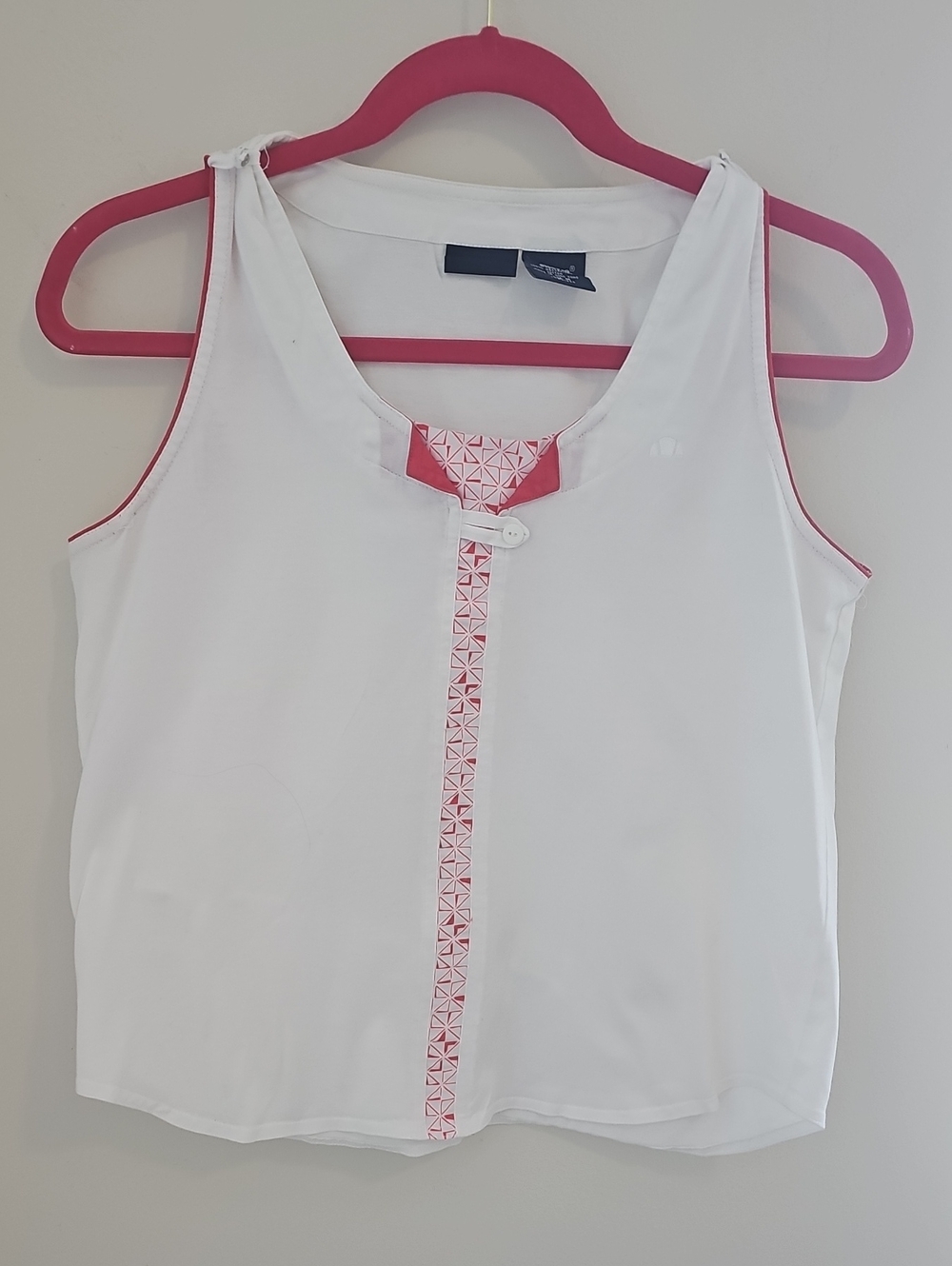 Ellesse Vintage White Sleeveless Tank with Red Trim.size Meduim